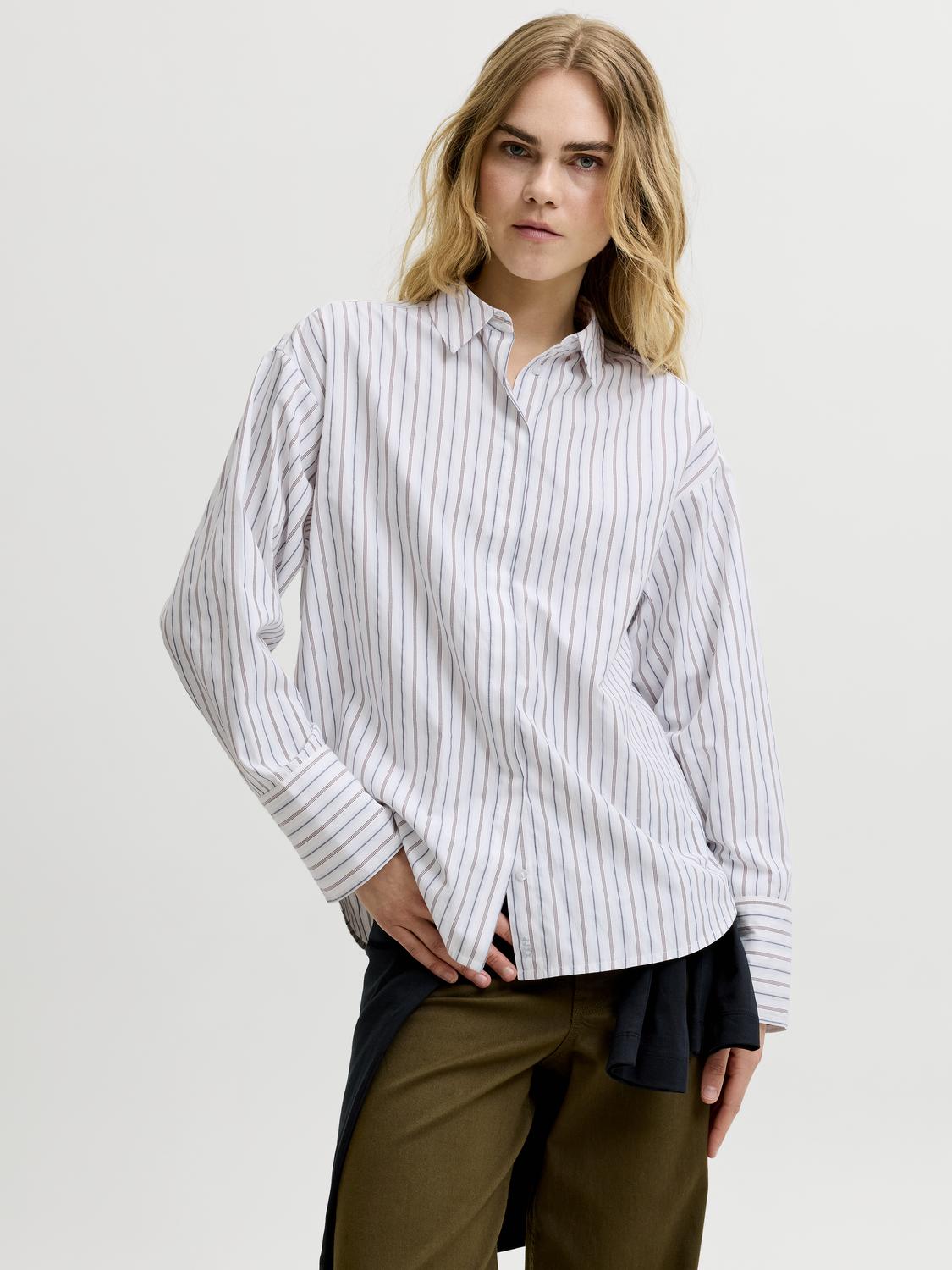 model_shot-front